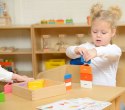 MASTERKIDZ Drewniana Gra Dla Dzieci Kolorowe Klocki i Kubeczki Trójkąty Montessori